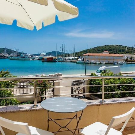 Apartments Mikulic Рогозница Екстериор снимка