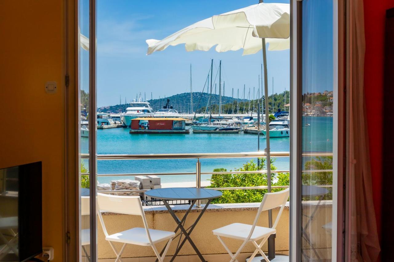 Apartments Mikulic Рогозница Екстериор снимка