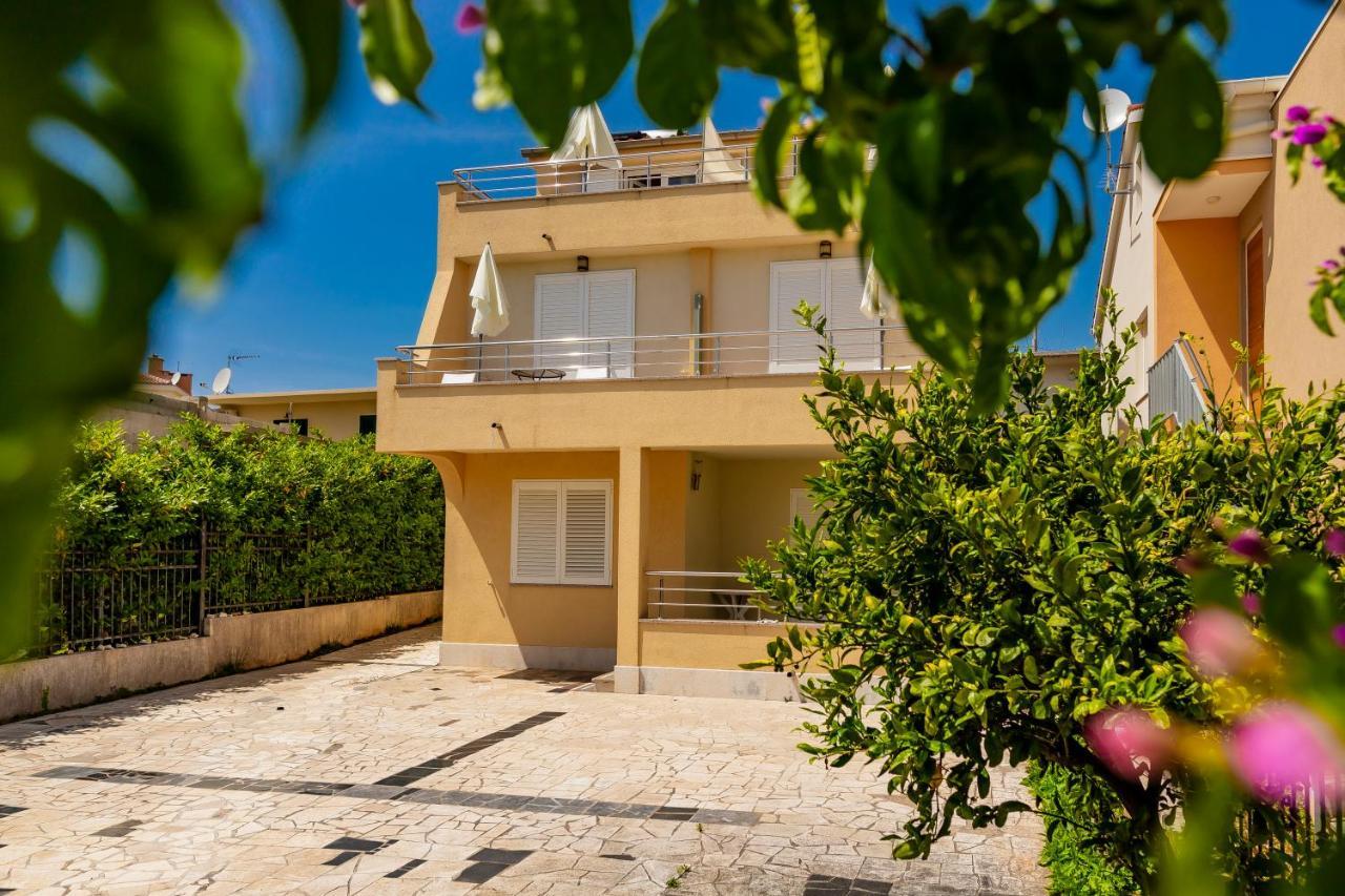 Apartments Mikulic Рогозница Екстериор снимка