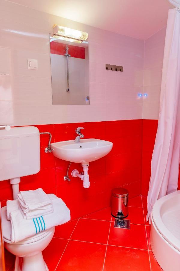 Apartments Mikulic Рогозница Екстериор снимка