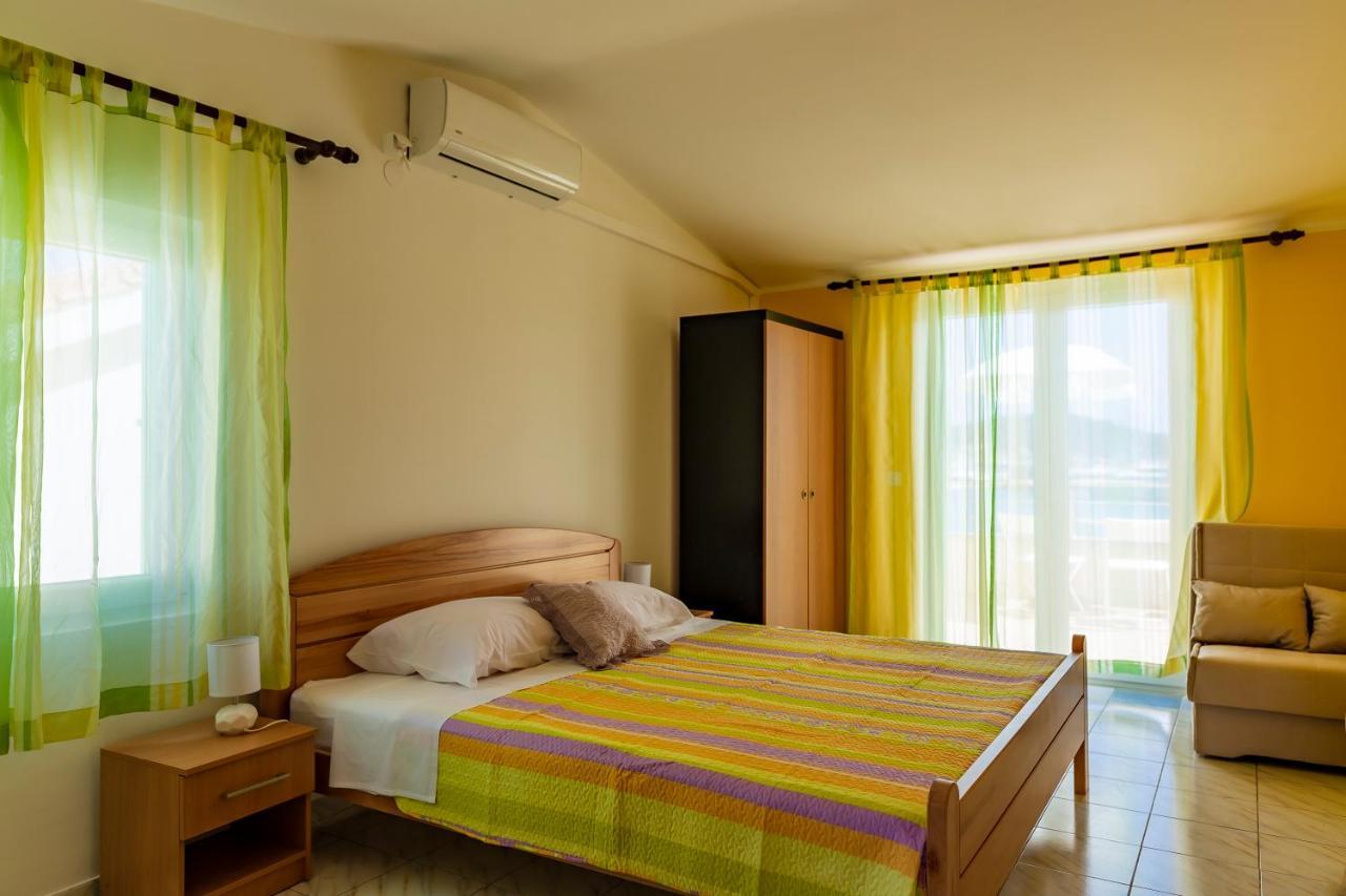 Apartments Mikulic Рогозница Екстериор снимка