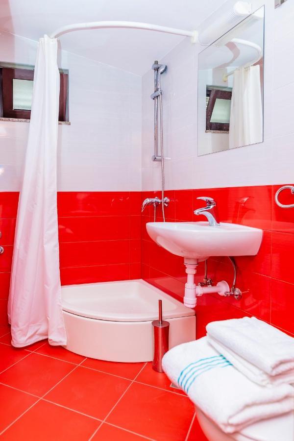 Apartments Mikulic Рогозница Екстериор снимка
