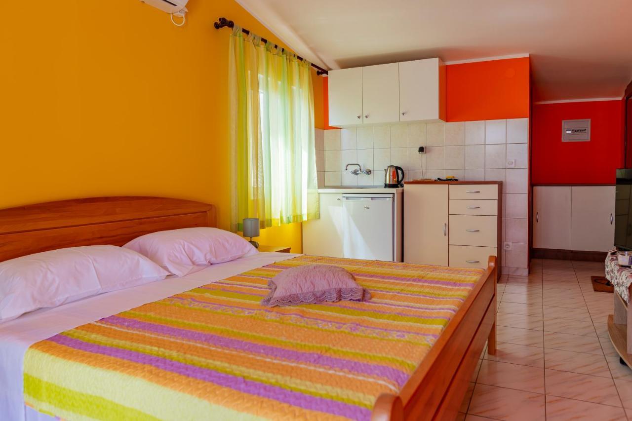 Apartments Mikulic Рогозница Екстериор снимка