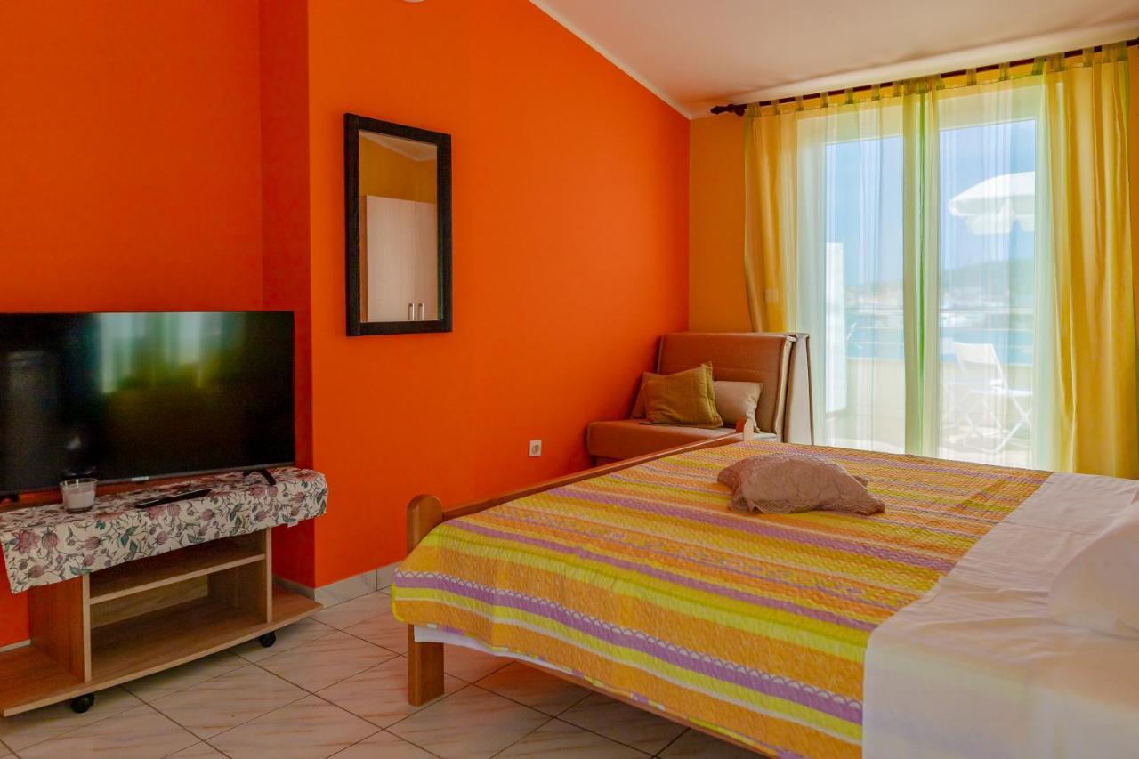 Apartments Mikulic Рогозница Екстериор снимка