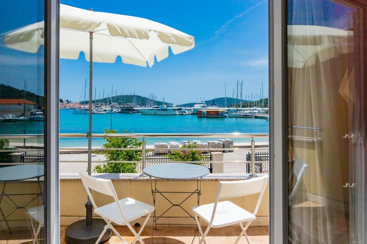 Apartments Mikulic Рогозница Екстериор снимка