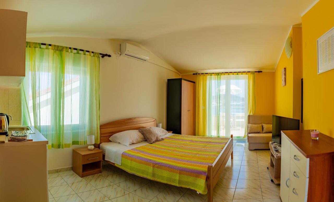 Apartments Mikulic Рогозница Екстериор снимка