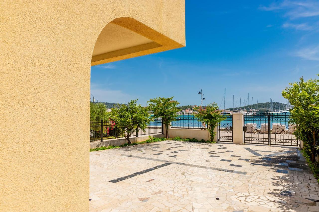 Apartments Mikulic Рогозница Екстериор снимка