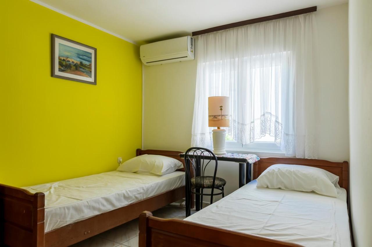 Apartments Mikulic Рогозница Екстериор снимка