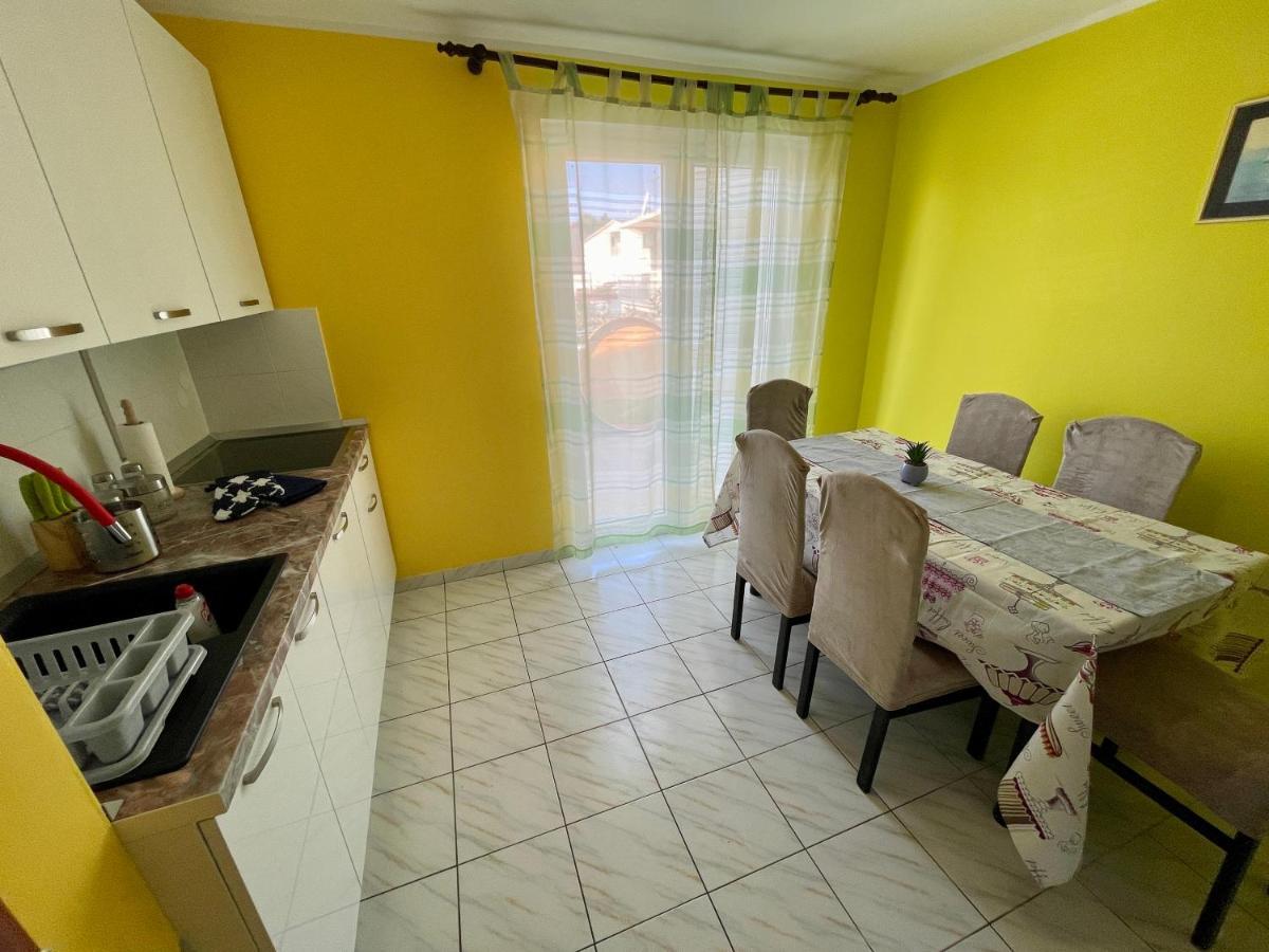 Apartments Mikulic Рогозница Екстериор снимка