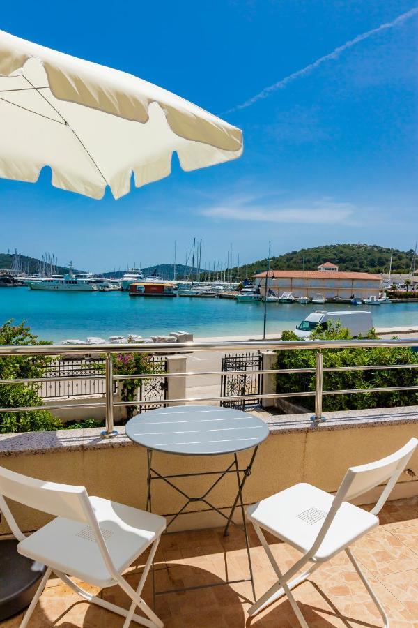 Apartments Mikulic Рогозница Екстериор снимка