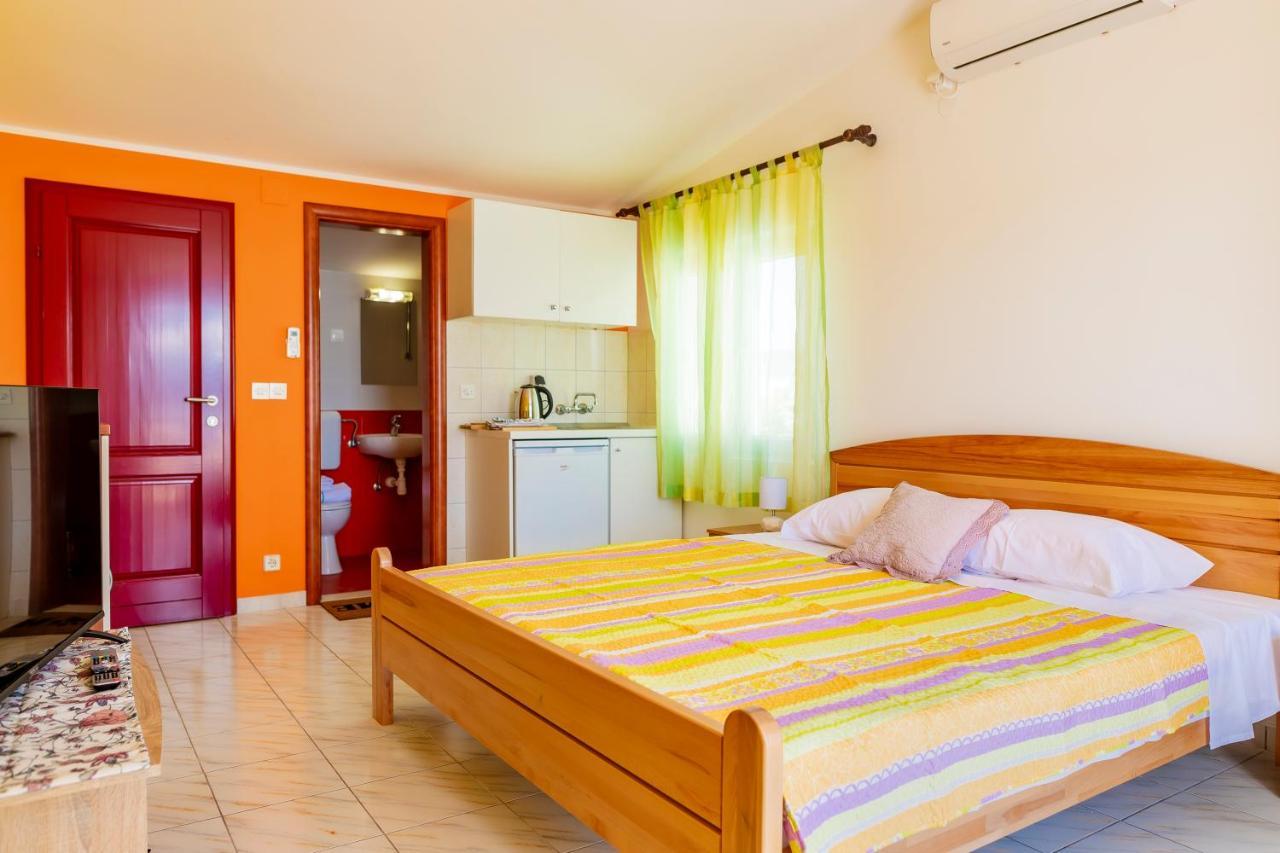 Apartments Mikulic Рогозница Екстериор снимка